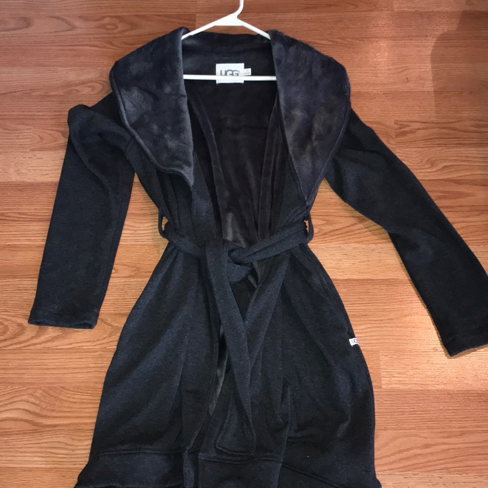 Worn once Ugg robe!!